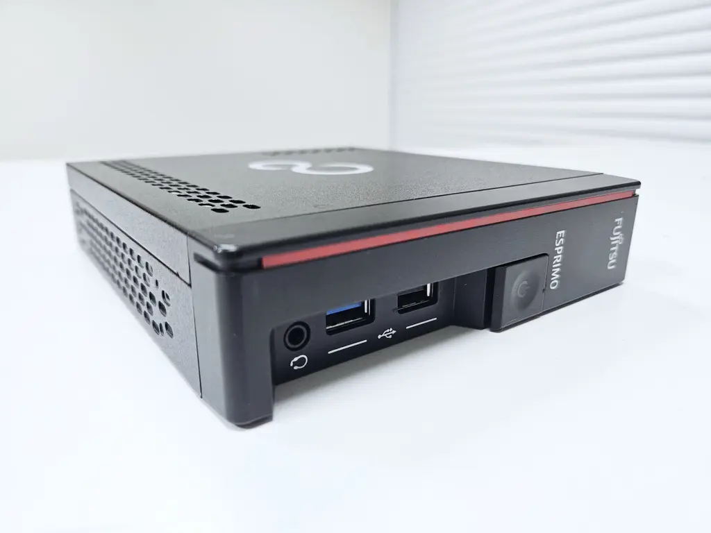 Fujitsu Esprimo G558, productfoto 1