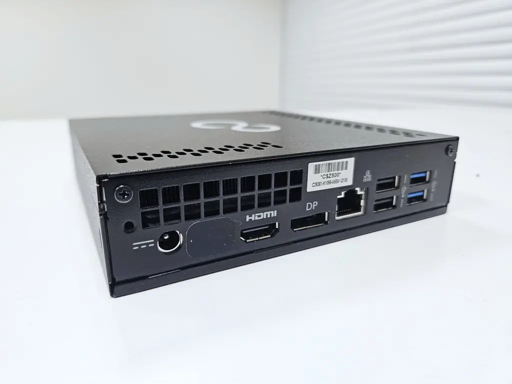 Fujitsu Esprimo G558, productfoto 2